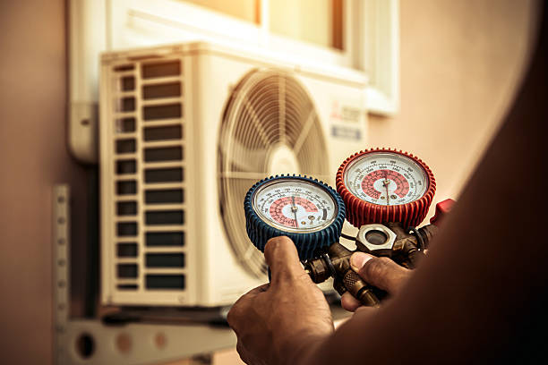 Professional Hvac technician working in San Carlos, CA
